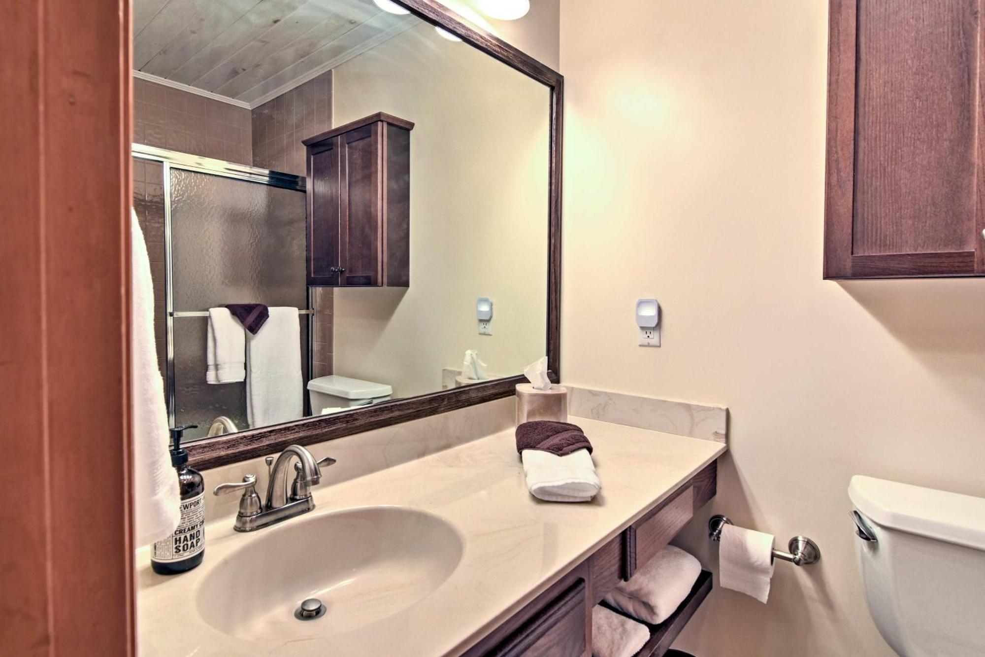 Beech Mountain Condo With Balcony, Walk To Resort! Exteriör bild